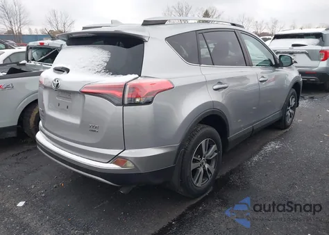 2018 Toyota Rav4 Xle z USA, uszkodzony, nr VIN 2T3RFREV5JW857040